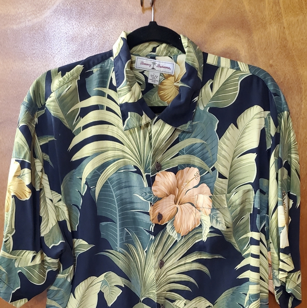 Tommy Bahama 100% Silk Aloha Shirt